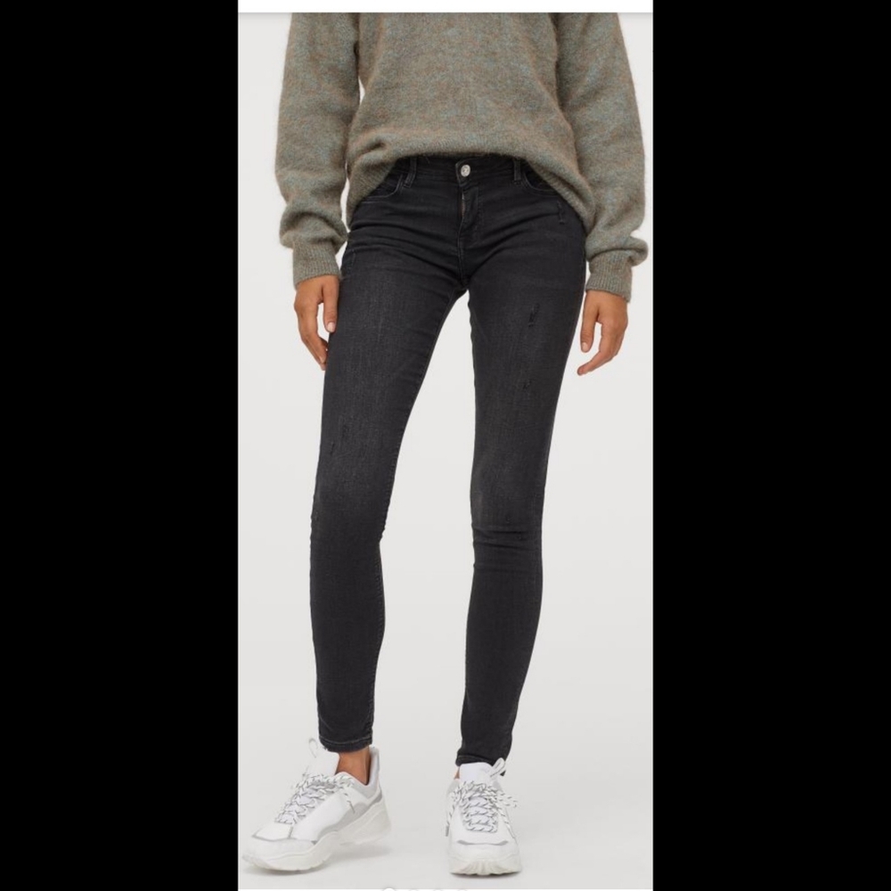 NWT!! SUPER SKINNY SUPER LOW H&M SKINNY JEANS!!